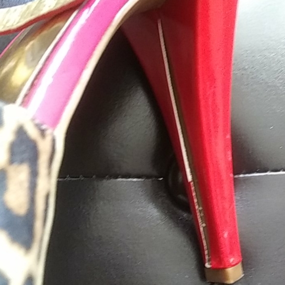 📌Recent Price Drop📌Gby Guess Open-Toed Strappy Red& Leopard Print - Picture 7 of 8